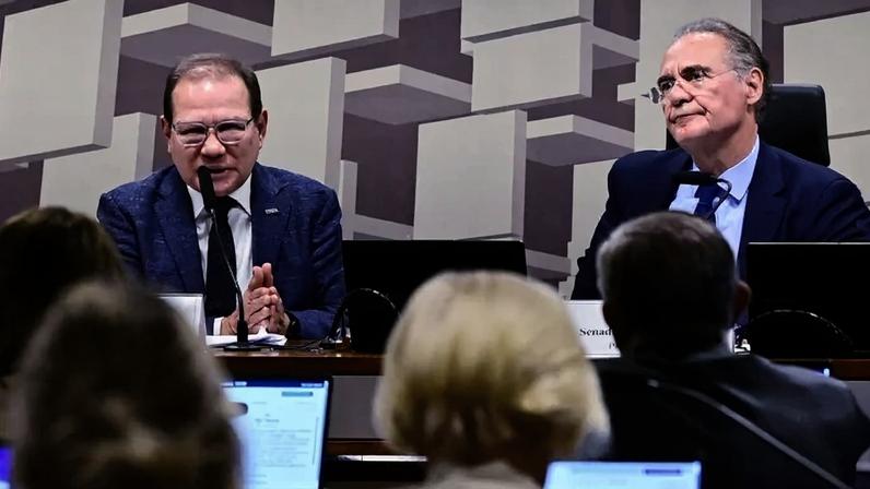 Nelson de Souza (E) disse não ter informações sobre quantas vezes Vorcaro foi ao Banco de Brasília - (crédito: Ed Alves/CB/D.A Press)