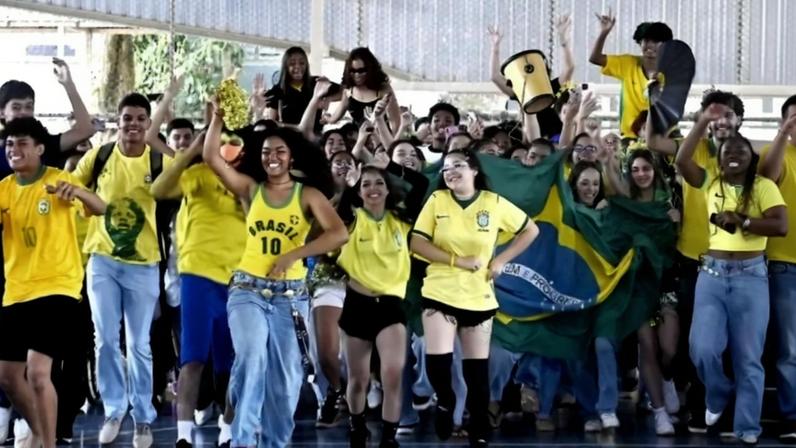 Estudantes realizam amistoso com o tema Copa do Mundo