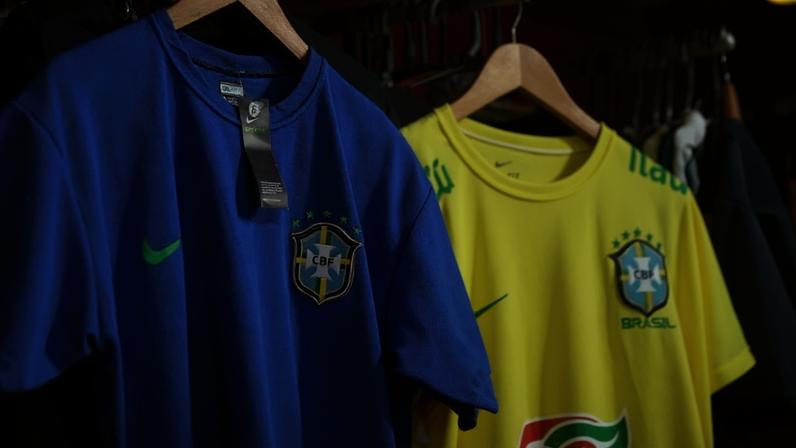 14/05/2026. Ed Alves/CB/D.A Press.. Cidades. Comercio ritmo da Copa do Mundo - Camisas - Decorações e Adereços. - (crédito: Ed Alves/CB/D.A Press)