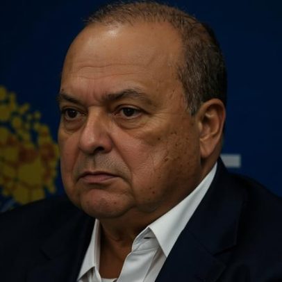 Ibaneis é visto com rifle em clube de tiro no Recanto das Emas