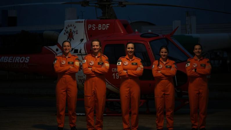 Mulheres conquistam, pouco a pouco, espaço no serviço aéreo do Corpo de Bombeiros do Distrito Federal - (crédito: Ed Alves/CB/D.A Press)