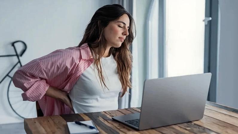 O corpo costuma dar sinais de que está sofrendo com a falta de movimento, mas muitas vezes esses alertas são ignorados (Imagem: PerfectWave | Shutterstock) - (crédito: EdiCase)