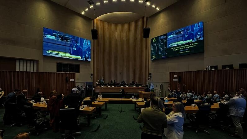 A proposta foi aprovada por 17 votos favoráveis e nenhum contrário - (crédito: Mila Ferreira/CB/DA Press)