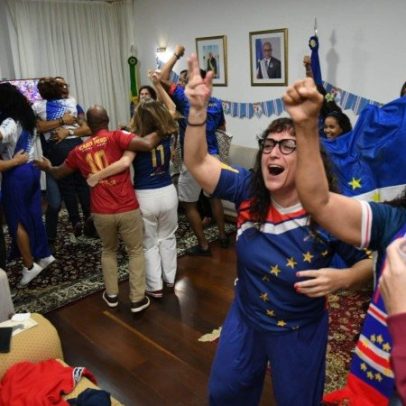 Embaixada de Cabo Verde faz festa para acompanhar jogo contra o Uruguai