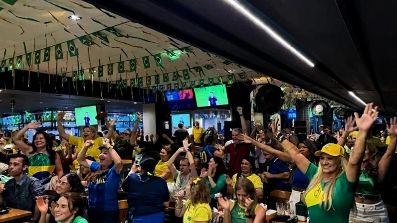 Torcida vibra com gol de Vini Jr. no Fausto & Manoel do Sudoeste - (crédito: Lucas Alarcão/CB/D.A Press)