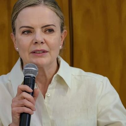 Gleisi liga tarifas dos EUA a articulações do clã Bolsonaro e defende o Pix