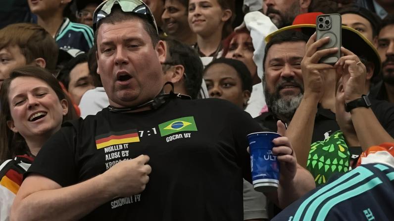 Torcedor da Alemanha chama a atenção por camisa personalizada com o 7x1 em cima do Brasil - (crédito: Foto: Reprodução)