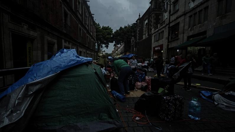 Após 19 dias de manifestação as ruas da Cidade do México estão sendo liberadas - (crédito: Ernesto Guzmán | Araceli López)