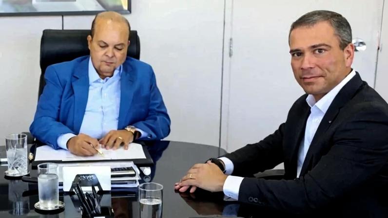 PHC (D) se ofereceu para traduzir as mensagens cifradas e se comprometeu a citar outras autoridades - (crédito: Divulgação/Agencia Brasília/Renato Alves)