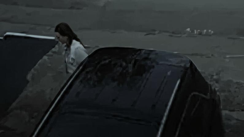 A mulher foi libertada sem ferimentos em um trecho da Rodovia Régis Bittencourt e acabou resgatada por uma equipe da Guarda Civil Metropolitana (GCM) - (crédito: Reprodução/TV Globo)