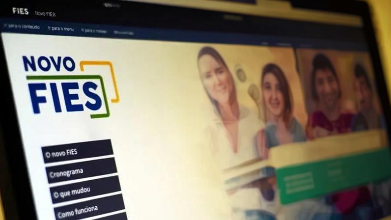 A iniciativa é destinada a estudantes que estão na fase de amortização do financiamento e pagaram as últimas 36 parcelas sem atrasos ou renegociações - (crédito: Marcello Casal Jr/ Agência Brasil)
