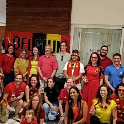 Casa de embaixador vira arquibancada da Copa para torcida belga em Brasília