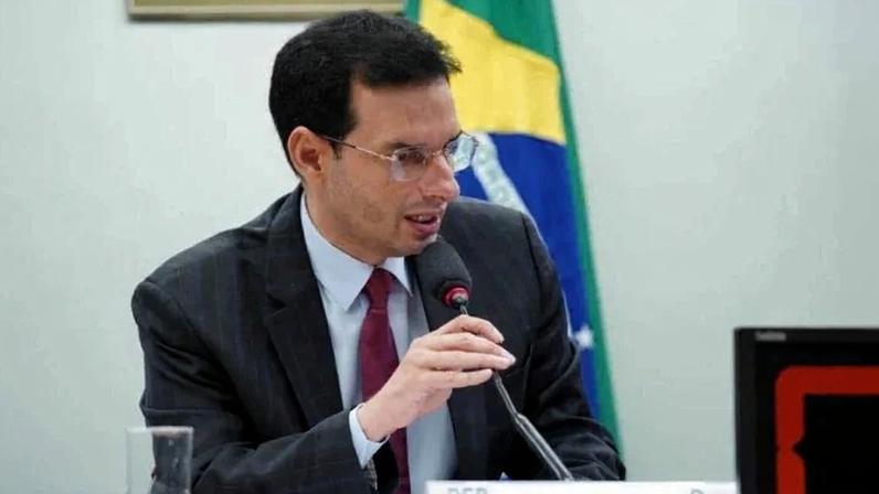 Prates promoveu alterações pontuais em seu parecer, como o cálculo do salário-hora dos trabalhadores - (crédito: Will Shutter / Câmara dos Deputados)