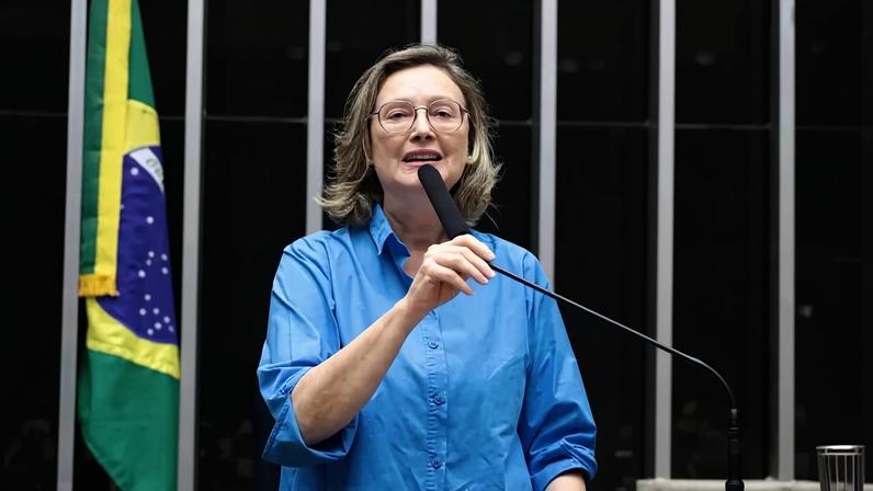 “Estamos pressionando o presidente do Senado Federal à aprovação do fim da jornada 6x1”, disse a parlamentar gaúcha - (crédito: Bruno Spada/Câmara dos Deputados)
