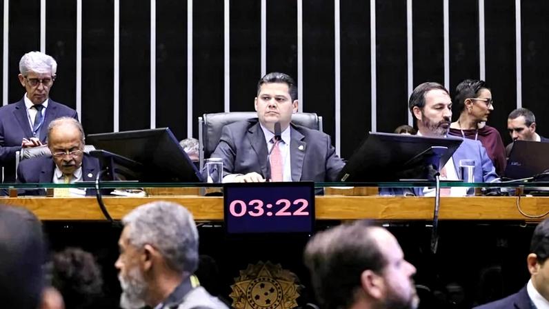 Segundo Alcolumbre, cerca de 70% dos pontos ainda geram divergências entre os parlamentares - (crédito: Kayo Magalhães/Câmara dos Deputados)