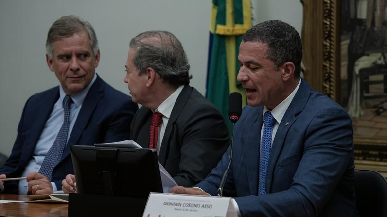 O parecer apresentado pelo relator, deputado Coronel Assis (PL-MT), conclui pela constitucionalidade da proposta e de textos apensados que tratam do mesmo tema - (crédito: Bruno Spada / Câmara dos Deputados )