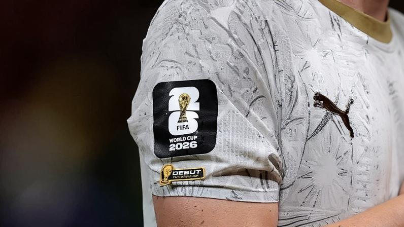 Detalhe no uniforme de jogadores estreantes na Copa do Mundo - (crédito: Foto: Molly Darlington/Getty Images)