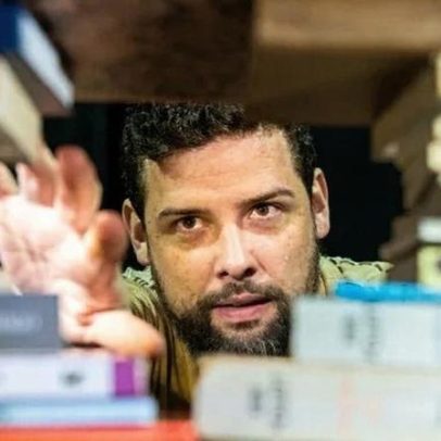 Espetáculo Livro-me convida público a explorar o universo da leitura