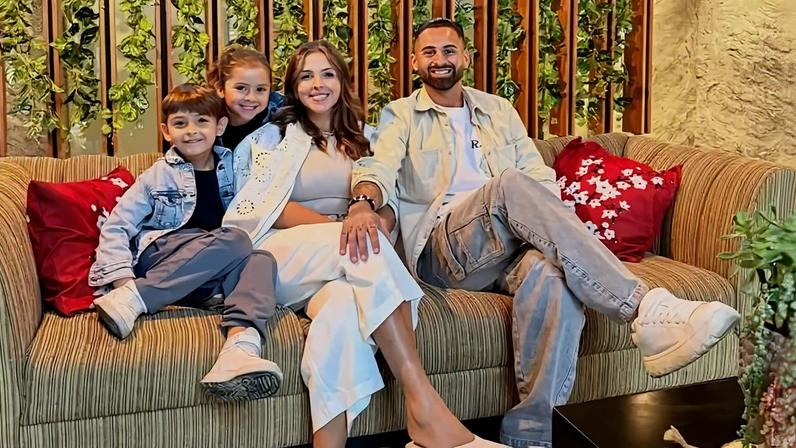 O jogador busca informações sobre o paradeiro de sua esposa, Yani, e de seus dois filhos, Aarón e Ainhoa