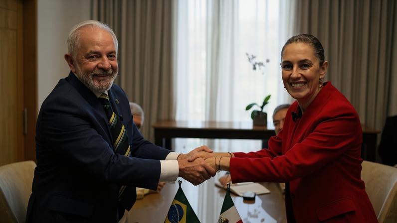 Lula desejou "muito sucesso" a Sheinbaum na realização da Copa do Mundo, que começa amanhã (11/6) - (crédito: Ricardo Stuckert/PR)