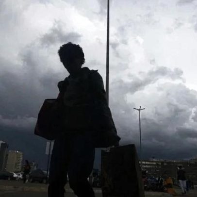 Domingo começa nublado com previsão de pancadas de chuva no DF