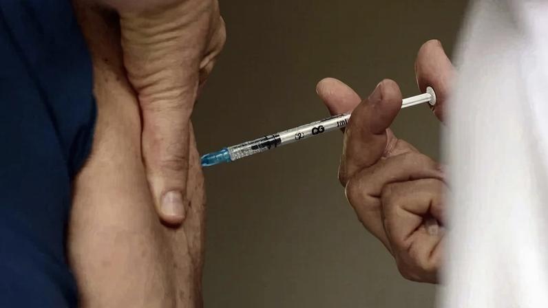 Ministério da Saúde determinou a suspensão temporária da vacinação contra a dengue com o imunizante desenvolvido pelo Instituto Butantan - (crédito: Minervino Júnior/CB/D.A.Press)