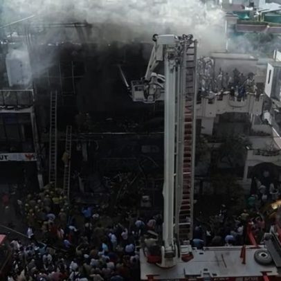 Incêndio em prédio na Índia mata 14 crianças