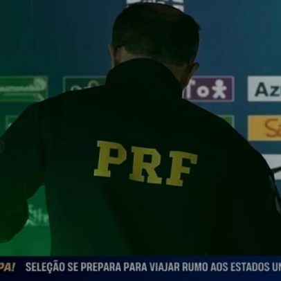 Policial tieta Neymar e ele autografa camisa do Flamengo