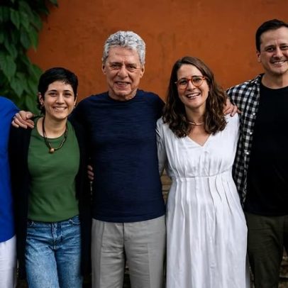 Quarteto lança álbum com releituras e participação de Chico