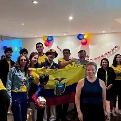 Equatorianos reúnem-se na embaixada para torcer pelo segundo jogo da seleção