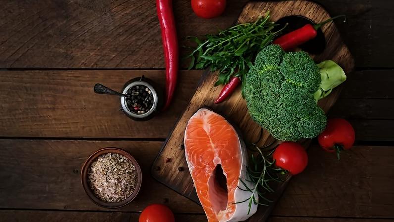 A dieta da longevidade é baseada principalmente em legumes e pouca proteína animal, os peixes são considerados a melhor opção - (crédito: Magnific)