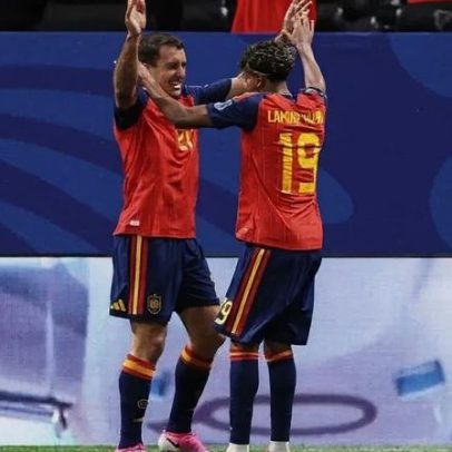 Espanha vence Arábia Saudita e encaminha vaga para a Copa