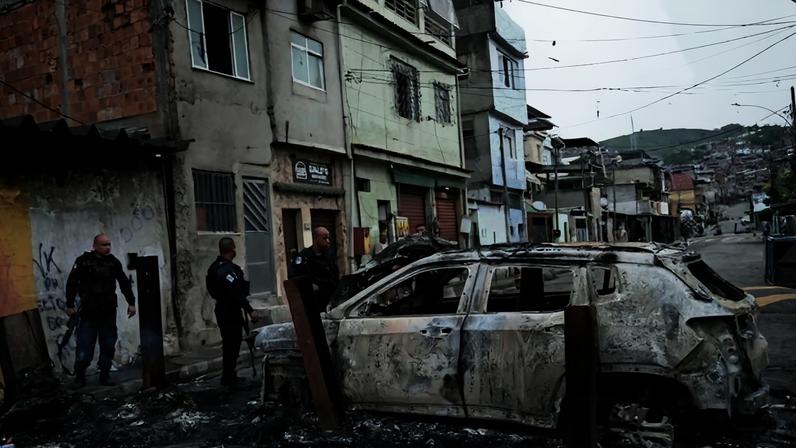 Um levantamento da AtlasIntel, divulgado em 3 de junho, mostra que 53,1% dos brasileiros aprovam a classificação do PCC e do CV como organizações terroristas, contra 44,7% que desaprovam - (crédito: MAURO PIMENTEL / AFP)