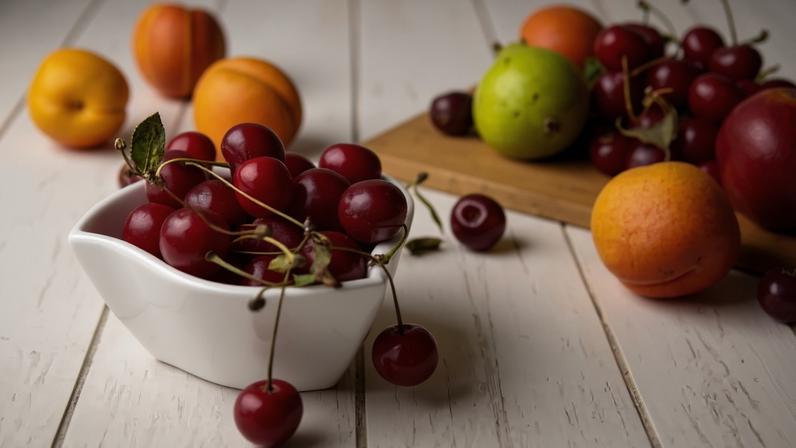 Cerejas, amoras e cranberries são ótimas fontes de flavonoides: ação preventiva - (crédito: Magnific)