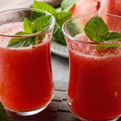 Sucos detox de baixo custo ganham fama por desinchar