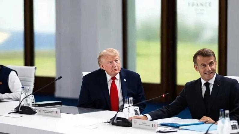 Trump chegou com atraso de quase uma hora à 1ª reunião do dia e, ao entrar no salão, reclamou do calor no ambiente - (crédito: Reprodução/Instagram (@whitehouse))