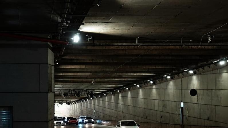 A interdição, programada para acontecer das 23h às 5h, visa a manutenção dos 52 jatos ventiladores do túnel - (crédito: Divulgação/DER-DF)