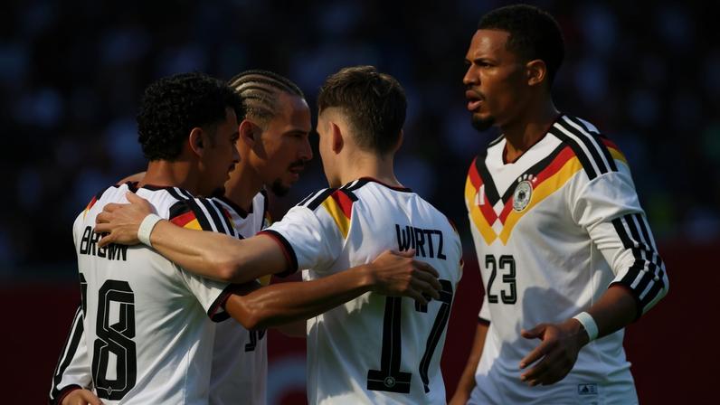 Jogadores alemães celebram gol na vitória sobre os Estados Unidos - (crédito: Foto: Alexander Hassenstein/Getty Images)