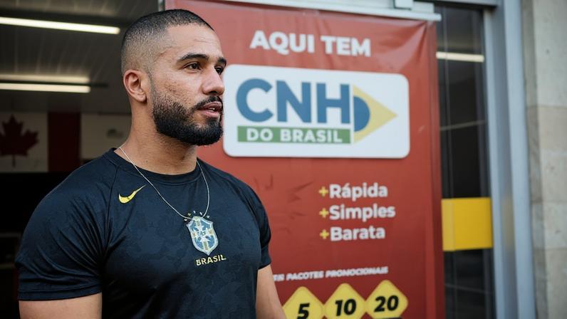 Tem gente que precisa juntar dinheiro, não tem condições de pagar de imediato. Depois que consegue levantar a grana para tirar a carteira ainda tem mais um custo que não estava previsto?
