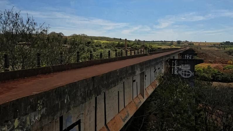 Ponte de onde a jovem caiu - (crédito: Foto: Jefferson Barbosa/EPTV)