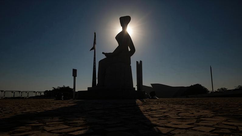 Estátua da Justiça: penduricalhos turbinam a renda dos magistrados - (crédito: Ed Alves / CB/DaPress)