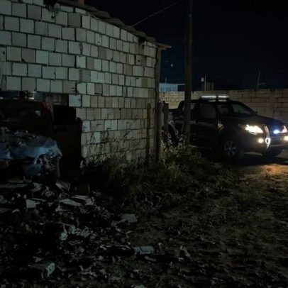 Carro invade casa no Paranoá, destrói muro e mobiliza bombeiros