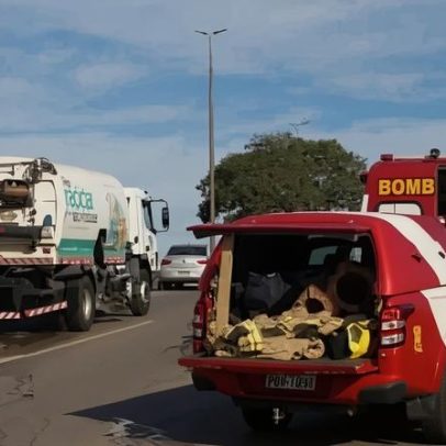 Motociclista morre após colisão com caminhão de limpeza urbana