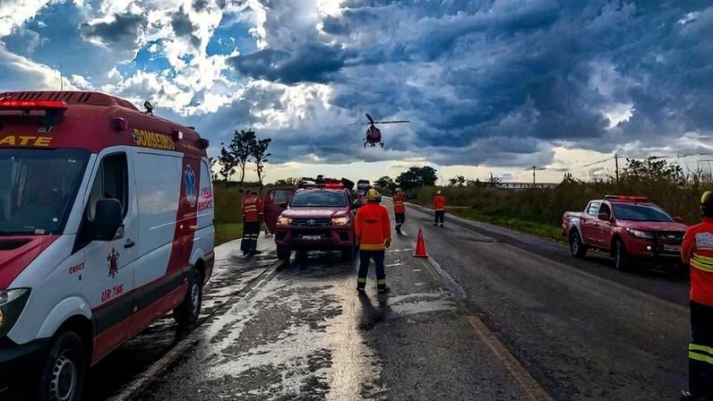 Acidente na DF-180 deixa duas vítimas em estado grave - (crédito: CBMDF/Divulgação)