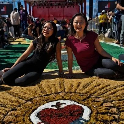 Fé colore Esplanada: fiéis madrugam para montar tapete de Corpus Christi