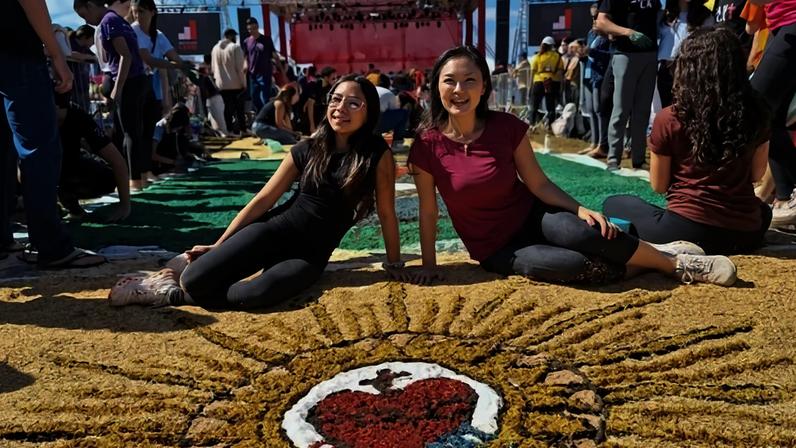 Fé colore Esplanada: fiéis madrugam para montar tapete de Corpus Christi
