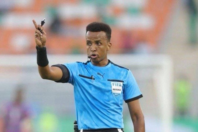 Mesmo com visto, o melhor árbitro do continente africano, Omar Artan, foi impedido de entrar nos EUA - (crédito: Divulgação / FIFA)