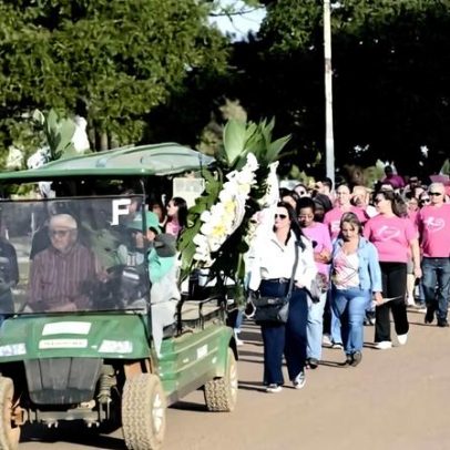 Amigos e familiares se despedem de Mariângela Moreira