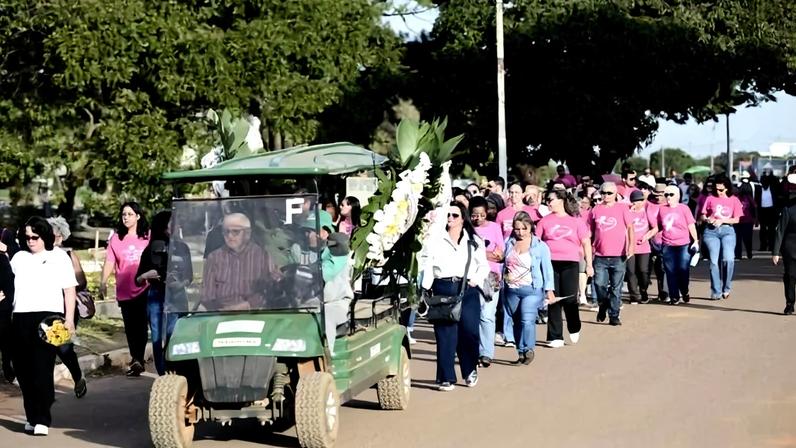 Enterro de Mariângela Moreira no cemitério de Taguatinga - (crédito: Foto: Minervino Júnior/CB Press)