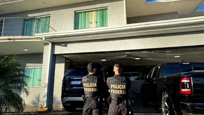 Ação cumpriu quatro mandados de busca e apreensão nas residências dos investigados - (crédito: Divulgação/PF)